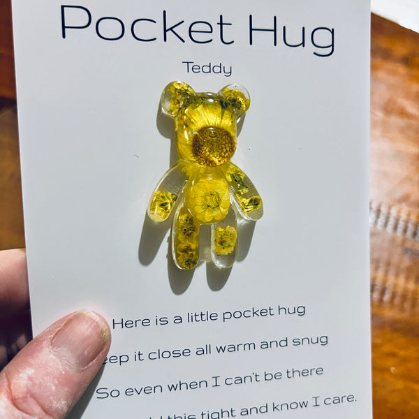 Teddy Pocket Hug- Flowers